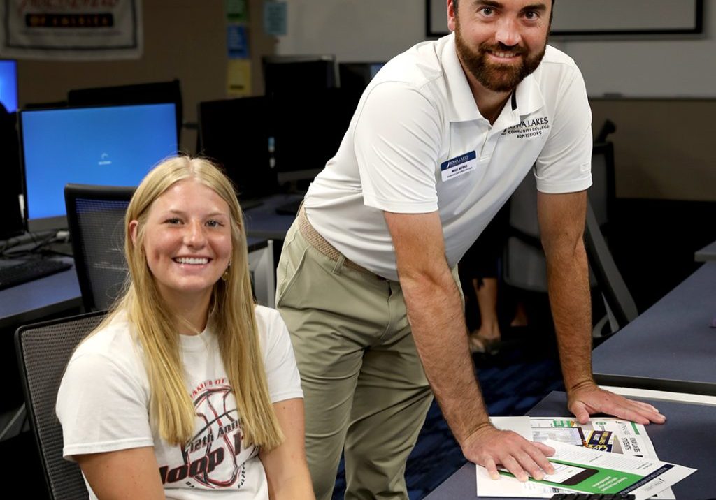 Iowa Lakes Student with Admissions